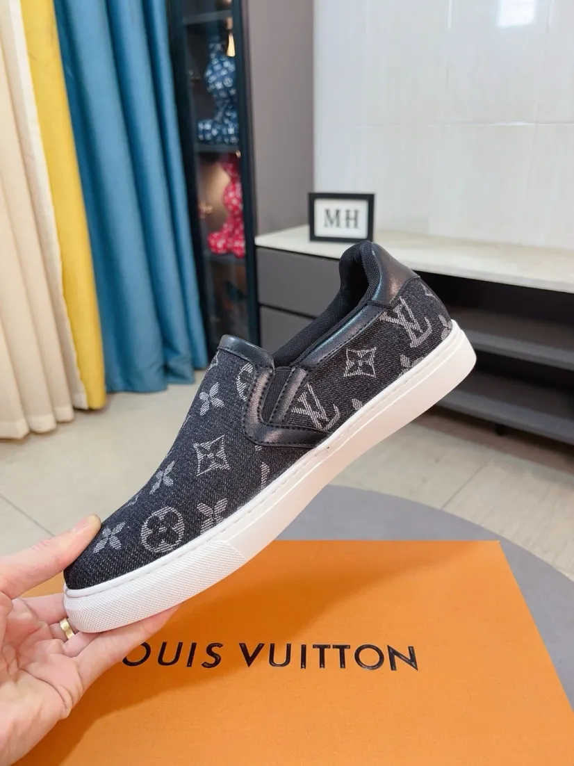 Men's shoes💰400🌹🌹[LV]🌹High-end men's shoes brand: Official website 1:1 Latest masterpiece: The upper is made of Italian imported first-layer cowhide with special materials➕Full genuine leather lining🔥, making walking more convenient and comfortable! Exclusive new style, stunning work [color]! Create a fashionable personality to set off your uniqueness! A must-have for trendy men! Classic🔥Number: 38-44